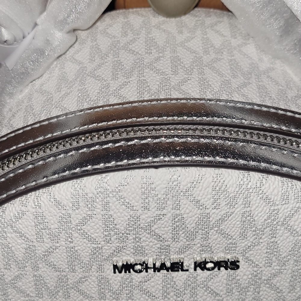 Michael Kors Elegant Gray Backpack - Picture 5 of 7